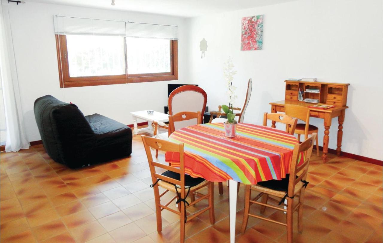 Stunning Apartment In Pignan With Kitchen Extérieur photo
