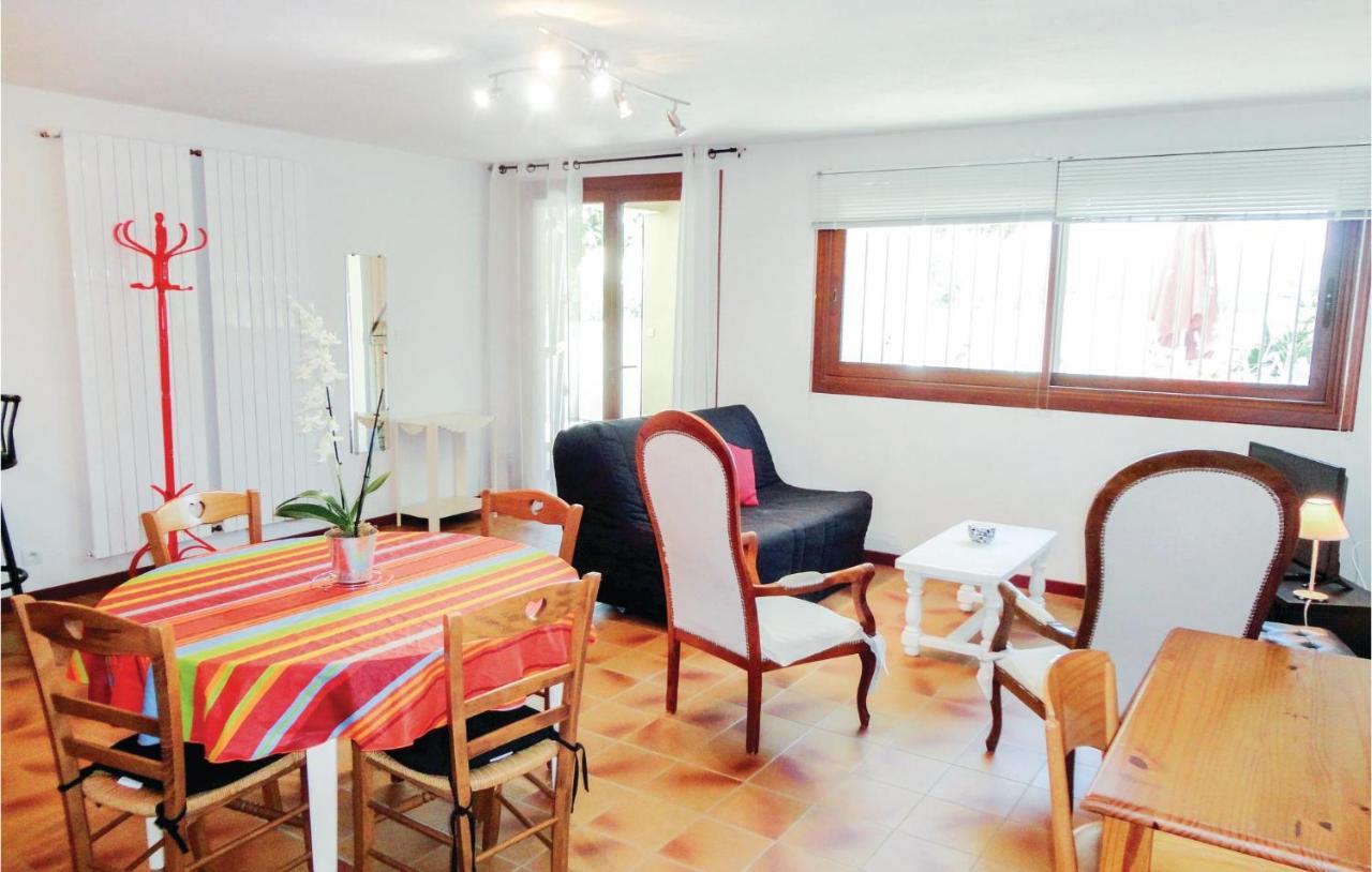 Stunning Apartment In Pignan With Kitchen Extérieur photo