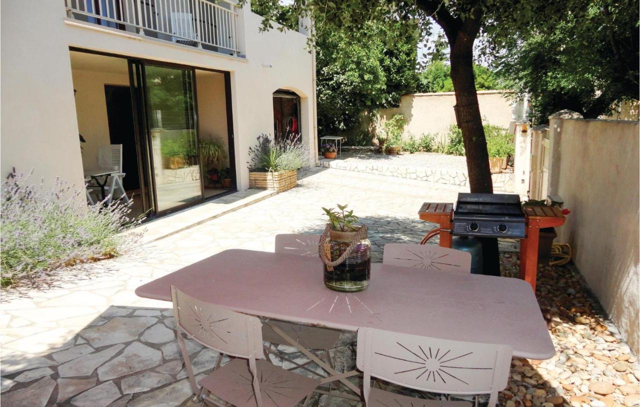 Stunning Apartment In Pignan With Kitchen Extérieur photo